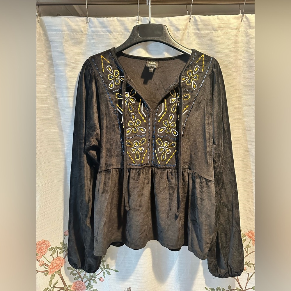 Bobeau Black Top with Embroidery